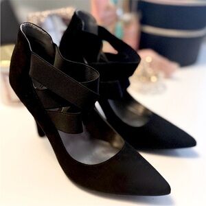 Worthington Black Heels Sleek Professional Design